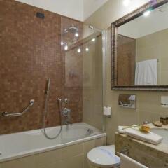 Отель Just Hotel St. George Италия, Милан - 11 отзывов об отеле, цены и фото номеров - забронировать отель Just Hotel St. George онлайн ванная фото 2