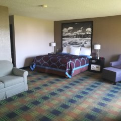 Super 8 by Wyndham Keokuk in Keokuk, United States of America from 90$, photos, reviews - zenhotels.com guestroom photo 2