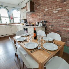 Отель Base Serviced Apartments - Sir Thomas Street Великобритания, Ливерпуль - отзывы, цены и фото номеров - забронировать отель Base Serviced Apartments - Sir Thomas Street онлайн питание фото 3