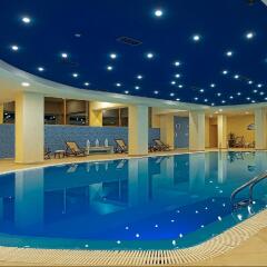 Отель St. John Hill Hotel by Zeus International Болгария, Банско - отзывы, цены и фото номеров - забронировать отель St. John Hill Hotel by Zeus International онлайн бассейн