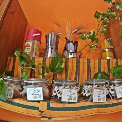 Отель Art B&B Joyful People Альберобелло гостиничный бар