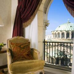 Отель Sofia Hotel Balkan, a Luxury Collection Hotel, Sofia Болгария, София - отзывы, цены и фото номеров - забронировать отель Sofia Hotel Balkan, a Luxury Collection Hotel, Sofia онлайн балкон