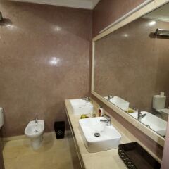 Отель Property With 6 Bedrooms in Rabat, With Terrace and Wifi Марокко, Рабат - отзывы, цены и фото номеров - забронировать отель Property With 6 Bedrooms in Rabat, With Terrace and Wifi онлайн ванная
