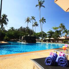 Отель All Seasons Naiharn Phuket бассейн
