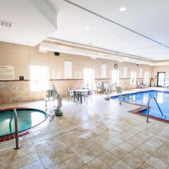 Отель Hampton Inn & Suites Effingham бассейн