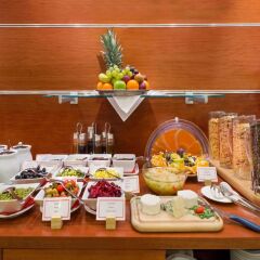 Отель Ramada Airport Hotel Prague Чехия, Прага - 2 отзыва об отеле, цены и фото номеров - забронировать отель Ramada Airport Hotel Prague онлайн питание фото 2