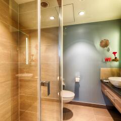 Отель Leonardo Munich City East Мюнхен ванная
