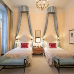 Гостиница Four Seasons Lion Palace St. Petersburg в Санкт-Петербурге 6 отзывов об отеле, цены и фото номеров - забронировать гостиницу Four Seasons Lion Palace St. Petersburg онлайн Санкт-Петербург комната для гостей фото 6