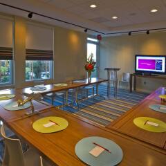 Отель Aloft Portland Airport at Cascade Station питание
