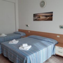 Hotel Mara Римини сейф в номере