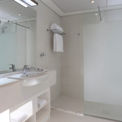 Отель TRYP by Wyndham Abu Dhabi City Centre ванная