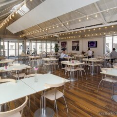 Отель Cabinn Aarhus Hotel Дания, Орхус - 2 отзыва об отеле, цены и фото номеров - забронировать отель Cabinn Aarhus Hotel онлайн питание фото 2
