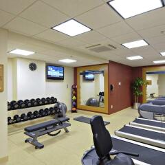 Отель Hampton Inn & Suites Columbus - Downtown фитнесс-зал