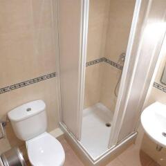 Отель Aptbcn Rambla Guest House Барселона ванная