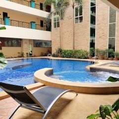 Отель A Large 2 BR-3 Baths 207 Downtown Паттайя бассейн
