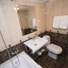 Ani Plaza Hotel in Yerevan, Armenia from 121$, photos, reviews - zenhotels.com bathroom