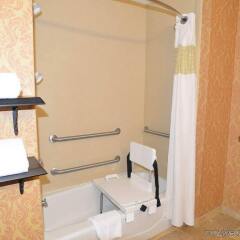 Отель Hampton Inn & Suites Lake City, Fl Лейк-Сити ванная
