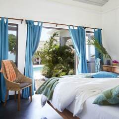 Отель Calabash Bay Four Bedroom Villa Треже-Бич комната для гостей