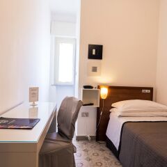 Hotel Antagos сейф в номере