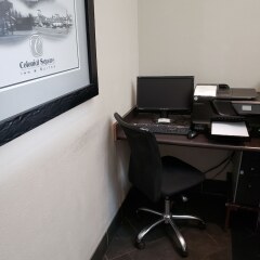 Отель Colonial Square Inn & Suites фото 4