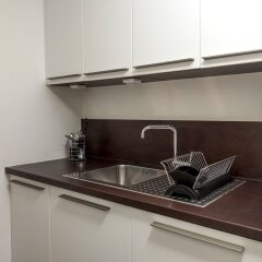 Отель Skyline View 1 BD Apt в номере