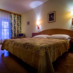 Отель Corvin Hotel Budapest - Sissi wing Венгрия, Будапешт - 2 отзыва об отеле, цены и фото номеров - забронировать отель Corvin Hotel Budapest - Sissi wing онлайн комната для гостей фото 2