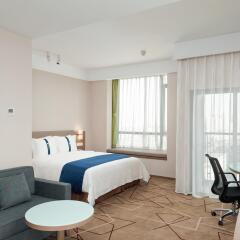 Отель Holiday Inn Express Chengdu West Gate комната для гостей