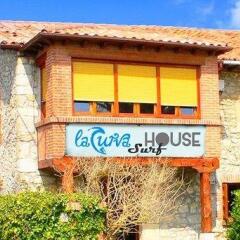 Отель La Curva Surfhouse Испания, Рибамонтан-аль-Мар - отзывы, цены и фото номеров - забронировать отель La Curva Surfhouse онлайн