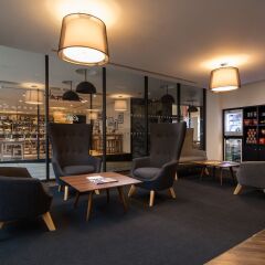Отель Roomzzz Manchester Corn Exchange интерьер отеля