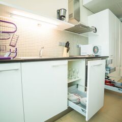 Отель New Arabian Holiday Homes Liberty House Дубай в номере