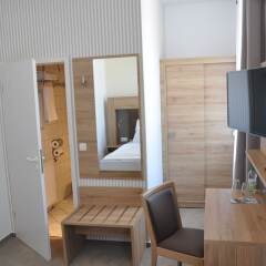 Hotel Pension Zum Alten Fahrhaus сейф в номере