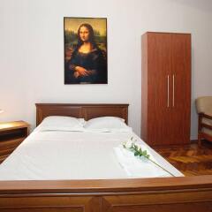 Renaissance Suites Odessa Apartment-Hotel сейф в номере
