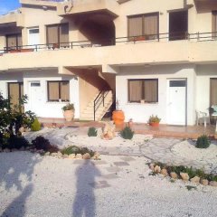 Отель Arilena Holiday Apartments Кипр, Пафос - отзывы, цены и фото номеров - забронировать отель Arilena Holiday Apartments онлайн пляж