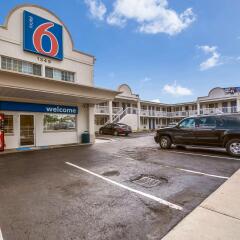 Отель Motel 6 Washington DC Convention Center парковка