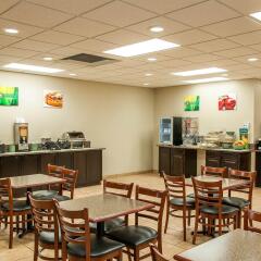 Отель Quality Inn Huntingburg питание