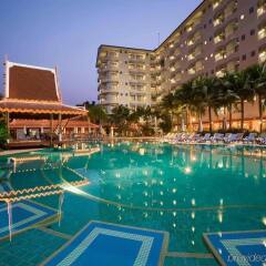 Отель Mercure Pattaya Таиланд, Паттайя - 1 отзыв об отеле, цены и фото номеров - забронировать отель Mercure Pattaya онлайн бассейн фото 3