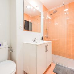 Отель Apartamento Loft Conde Duque 2 Испания, Мадрид - отзывы, цены и фото номеров - забронировать отель Apartamento Loft Conde Duque 2 онлайн ванная