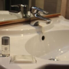 Deluxe Hotel ванная