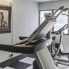 Отель Comfort Inn & Suites Downtown Edmonton фитнесс-зал фото 4