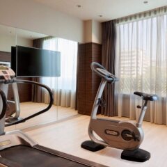 AC Hotel Diagonal L´Illa фитнесс-зал