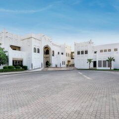 Отель Sharq Village & Spa парковка