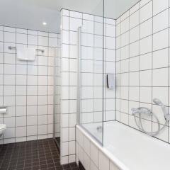 Отель Thon Hotel Kirkenes Норвегия, Киркенес - 1 отзыв об отеле, цены и фото номеров - забронировать отель Thon Hotel Kirkenes онлайн ванная фото 2