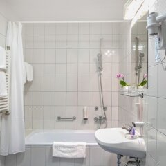 Corvin Hotel Budapest - Sissi wing ванная фото 2