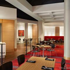 Отель Sheraton Cavalier Calgary Hotel Канада, Калгари - отзывы, цены и фото номеров - забронировать отель Sheraton Cavalier Calgary Hotel онлайн питание