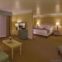 Отель La Quinta Inn & Suites by Wyndham OKC North - Quail Springs США, Оклахома-Сити - отзывы, цены и фото номеров - забронировать отель La Quinta Inn & Suites by Wyndham OKC North - Quail Springs онлайн комната для гостей фото 3