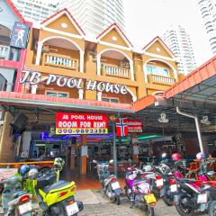 Отель Jomtien Beach Pool House спортивное сооружение