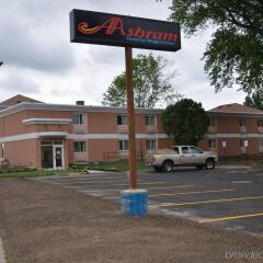 Отель Aashram Hotel by Niagara River США, Ниагара-Фолс - отзывы, цены и фото номеров - забронировать отель Aashram Hotel by Niagara River онлайн парковка
