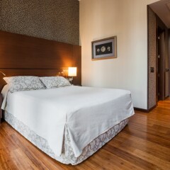 Hotel Barcelona Colonial сейф в номере