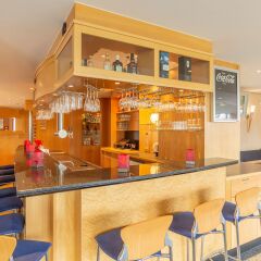 Отель Ramada by Wyndham Hannover Германия, Ганновер - отзывы, цены и фото номеров - забронировать отель Ramada by Wyndham Hannover онлайн гостиничный бар фото 2