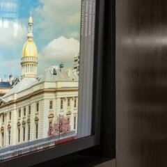 Отель Courtyard by Marriott Newark Elizabeth США, Элизабет - отзывы, цены и фото номеров - забронировать отель Courtyard by Marriott Newark Elizabeth онлайн балкон